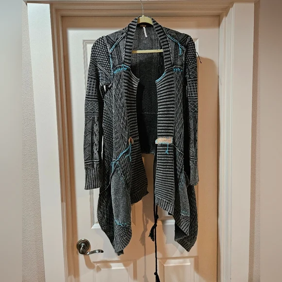 Free People All Washed Out Cardi Asymmetrical Hem Tassel Tie Front Black Small - Picture 15 of 16